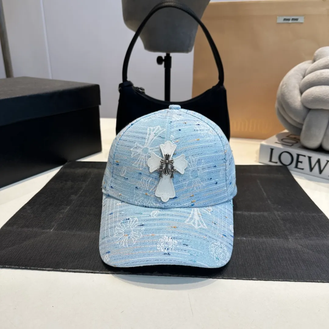 P56 Crow Heart 🆕🆕New baseball cap, personalized fashion classic cross logo, casual with a cool feeling, unisex style, same style for men and women! Very easy to match! Head circumference: 56-58cm is available